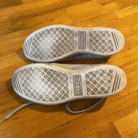 Puma women’s athletic sneakers. - Picture 4 of 5